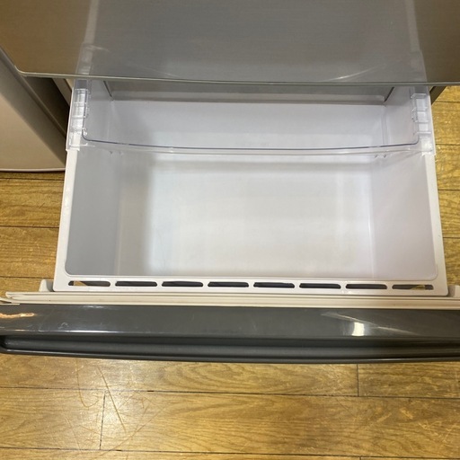 9/30値下げしました！⭐️人気サイズ⭐️2017年製 AQUA 272L冷蔵庫 AQR-271F 耐熱100度テーブル 3ドア 独立