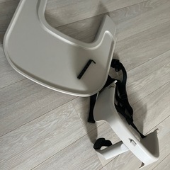 ヤトミ NOVUS ノウス ベビーハイチェア グレージュの画像