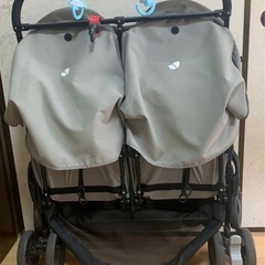 双子用ベビーカーの画像