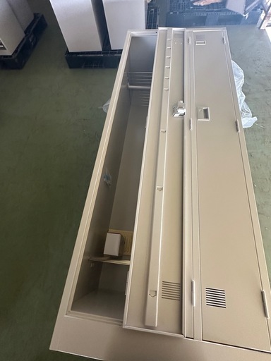 新古品 3人用ロッカー
