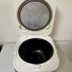  【引越しの為、早期取引希望】ハイアール　炊飯器3合炊きの画像