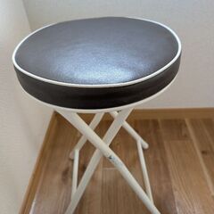 折りたたみスツールの画像
