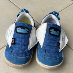 男の子向けのスニーカーとレインブーツお譲りしますの画像