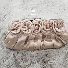 未使用サテン　クラッチバッグ　2点の画像