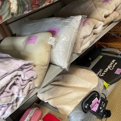 300円〜800円　寝具入荷致しました🎶　羽毛　枕　高さ調整　モリハナエ　毛布　タオルケット　除湿シート　あったか敷きパッドの画像