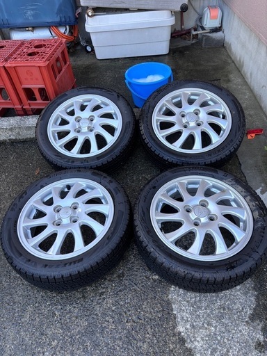 ダイハツ純正ホイールとスタッドレスタイヤの４本セット