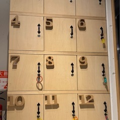 木製　鍵付きロッカー　の画像