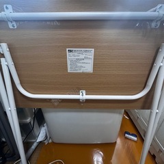 折りたたみテーブルの画像