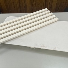 ◆北欧風　白　木製　中古　折りたたみテーブル（ダメージ多め、DIYに！）の画像