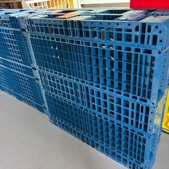 プラスティックパレット　500円✖️枚数の画像