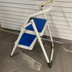 【お取引中】店舗・出張買取実施中★2段折りたたみ脚立　踏み台　ブルーの画像