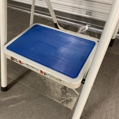 【お取引中】店舗・出張買取実施中★2段折りたたみ脚立　踏み台　ブルーの画像