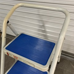 【お取引中】店舗・出張買取実施中★2段折りたたみ脚立　踏み台　ブルーの画像