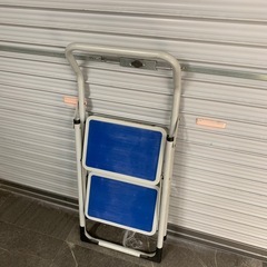 【お取引中】店舗・出張買取実施中★2段折りたたみ脚立　踏み台　ブルーの画像