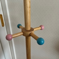 子ども　木製　カラフル　ハンガー　ラックの画像