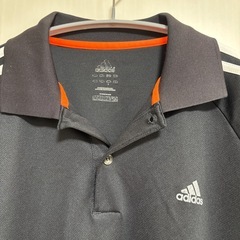 adidas スポーツウェアの画像