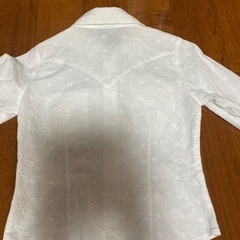 白シャツ　サイズ130の画像