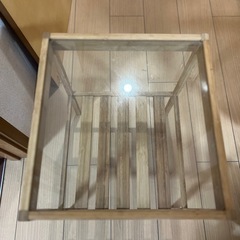 ニトリガラステーブルの画像