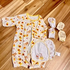 ベビー手袋、スタイ、
服　プーさんセット　サイズ50-60