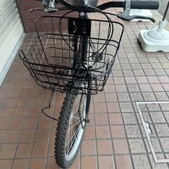 20インチ　外装6段変速　かご　フェンダー付きキッズバイク　　ブラックの画像