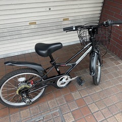 20インチ　外装6段変速　かご　フェンダー付きキッズバイク　　ブラックの画像