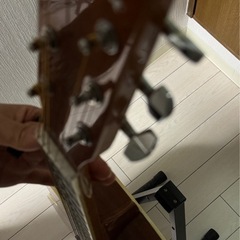 アコースティックギター(スタンド付き)の画像