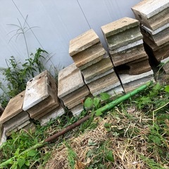 コンクリートブロック　多数　無料の画像