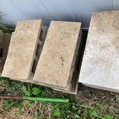 コンクリートブロック　多数　無料の画像