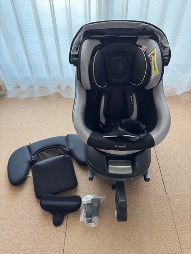 美品　【取引中】コンビ　ネルームISOFIXエッグショック　チャイルドシート