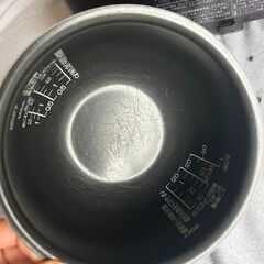 ZOJIRUSHI　象印　炊飯器　圧力IH式　極め炊き　プラチナ厚釜　３合炊　NP-RY05　2019年製　音大きめの画像