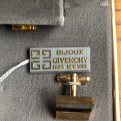 GIVENCHY  カフスボタンの画像