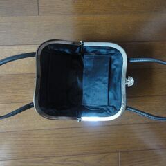 バッグと証書入れの画像