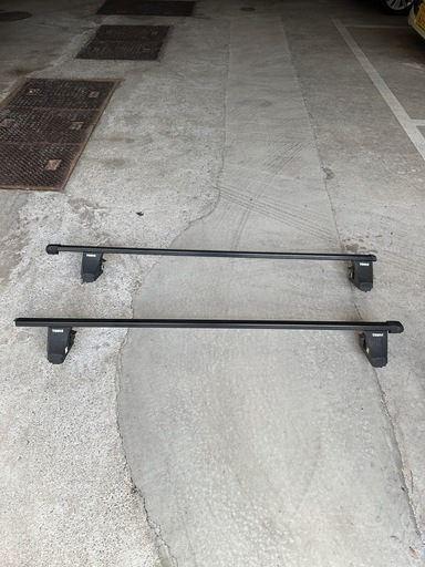 【THULEスーリ】ベースキャリアセット ミニバンクラス　セレナ C26 にて使用