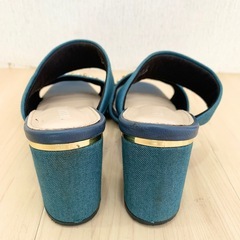 サンダル ヒール ビーズ ブルー 青 クロッシーの画像