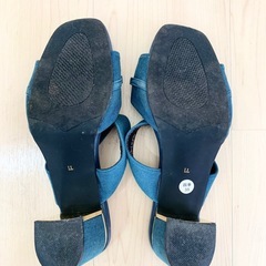 サンダル ヒール ビーズ ブルー 青 クロッシーの画像