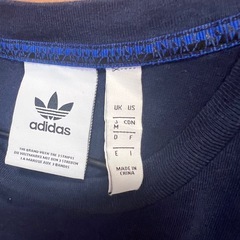 adidas メンズTシャツの画像