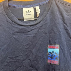 adidas メンズTシャツの画像