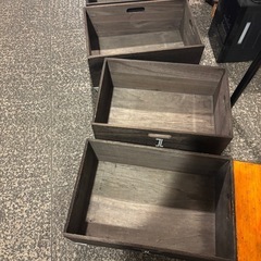 荷物入れ，ソファー下等