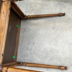 アンティークテーブルの画像