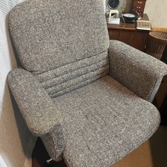 【無料で差し上げます】 高級木製机の画像