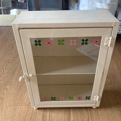 レトロな小物入れ　飾り棚の画像