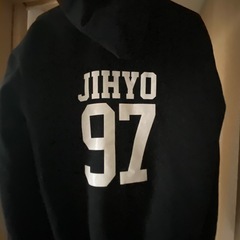 twiceパーカー(ジヒョちゃん)の画像