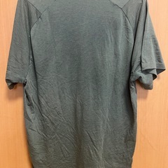 adidas メンズTシャツの画像