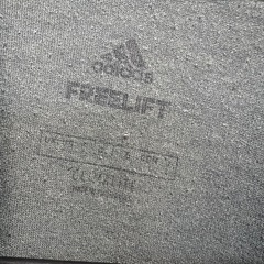 adidas メンズTシャツの画像