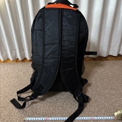 黒×オレンジ 多機能リュックの画像