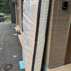 ダブルベッドの画像