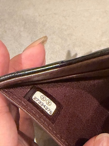 CHANEL Vステッチ　ラムスキン　三つ折り財布　 ゴールド金具 シェブロン