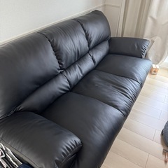 ソファ ニトリ 黒 革製