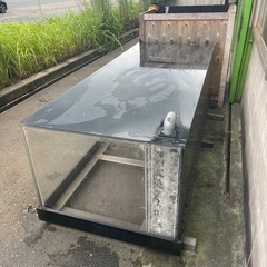 大型アクリル水槽の画像
