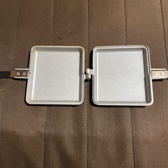 焼きサンド　キャンプ　焚き火の画像